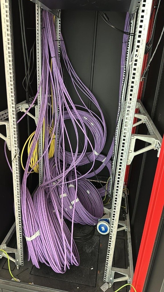 Tendido y organización de mazos de cable troncal